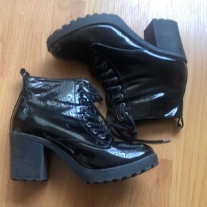 River Island lace up ankle boots size 9.